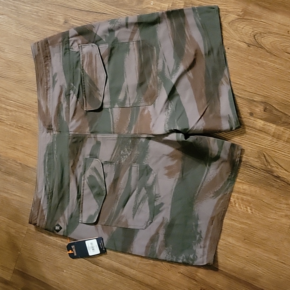 NWT Roark "Layover Trail" Hybrid Shorts Camo Color size 36 - Picture 6 of 8